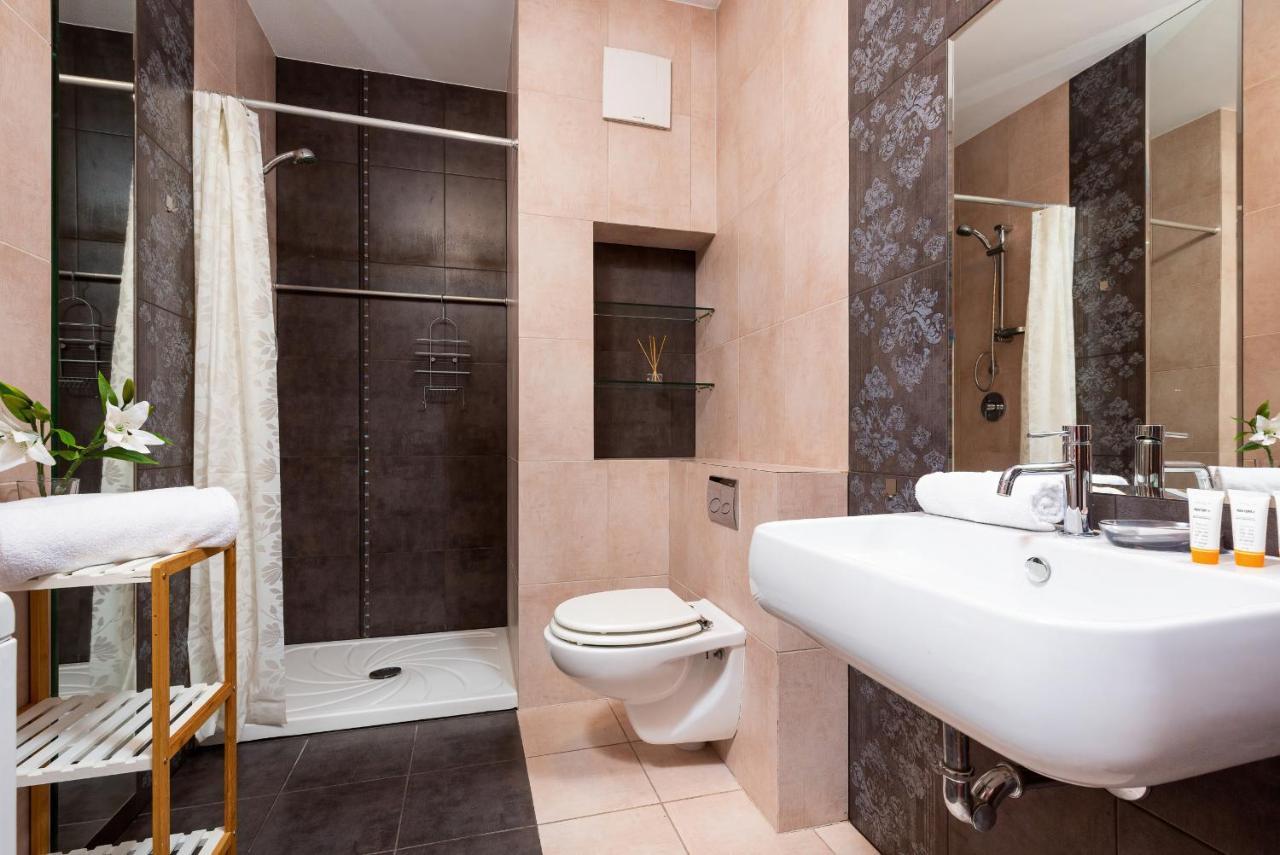 Mokotow Obrzezna By Renters * Varsavia