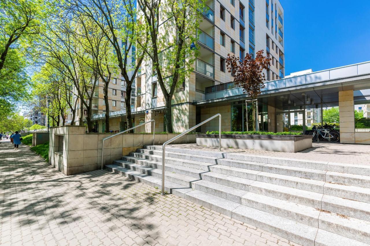 Mokotow Obrzezna By Renters * Varsavia